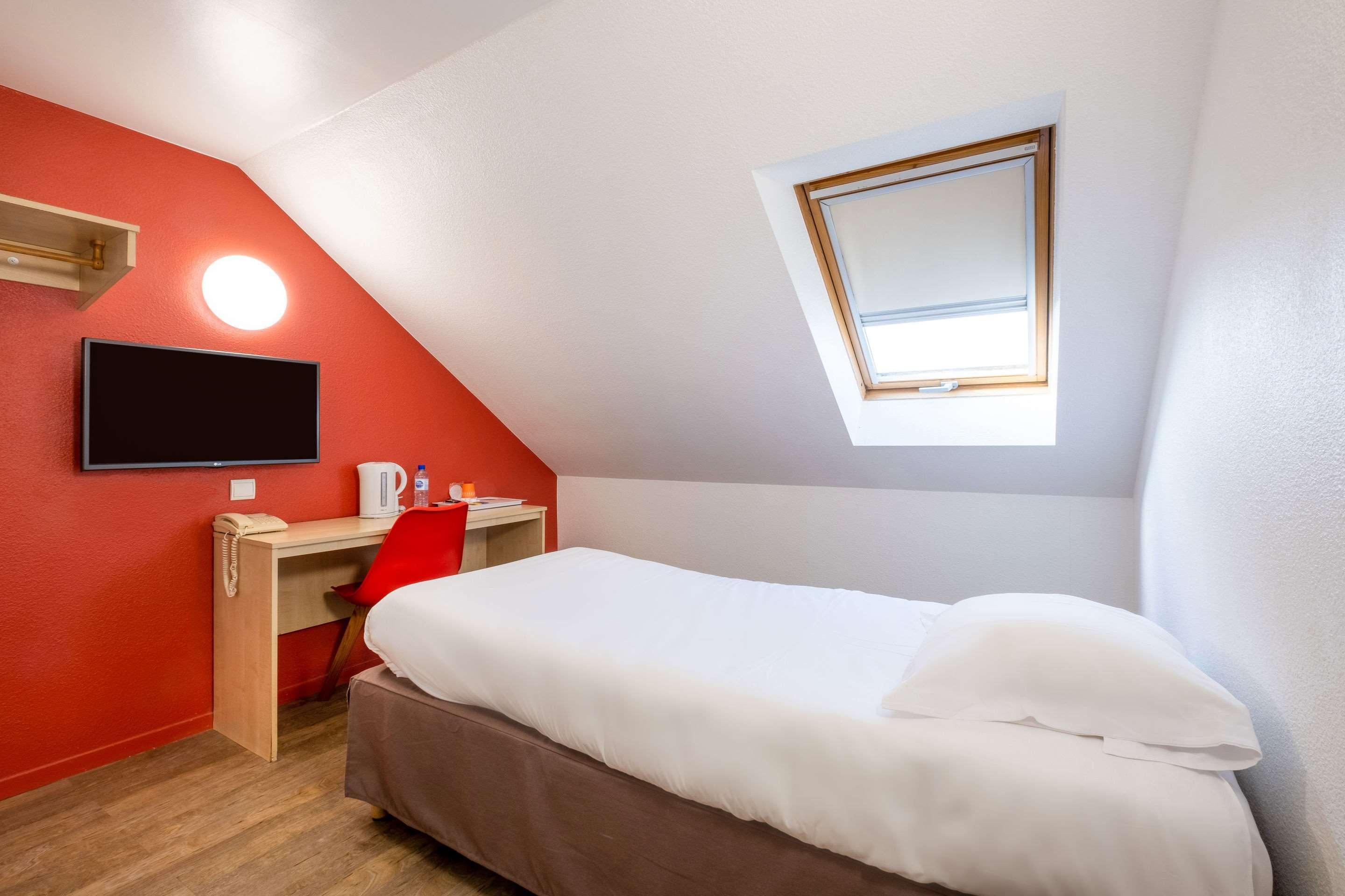Comfort Hotel Etampes Exterior photo