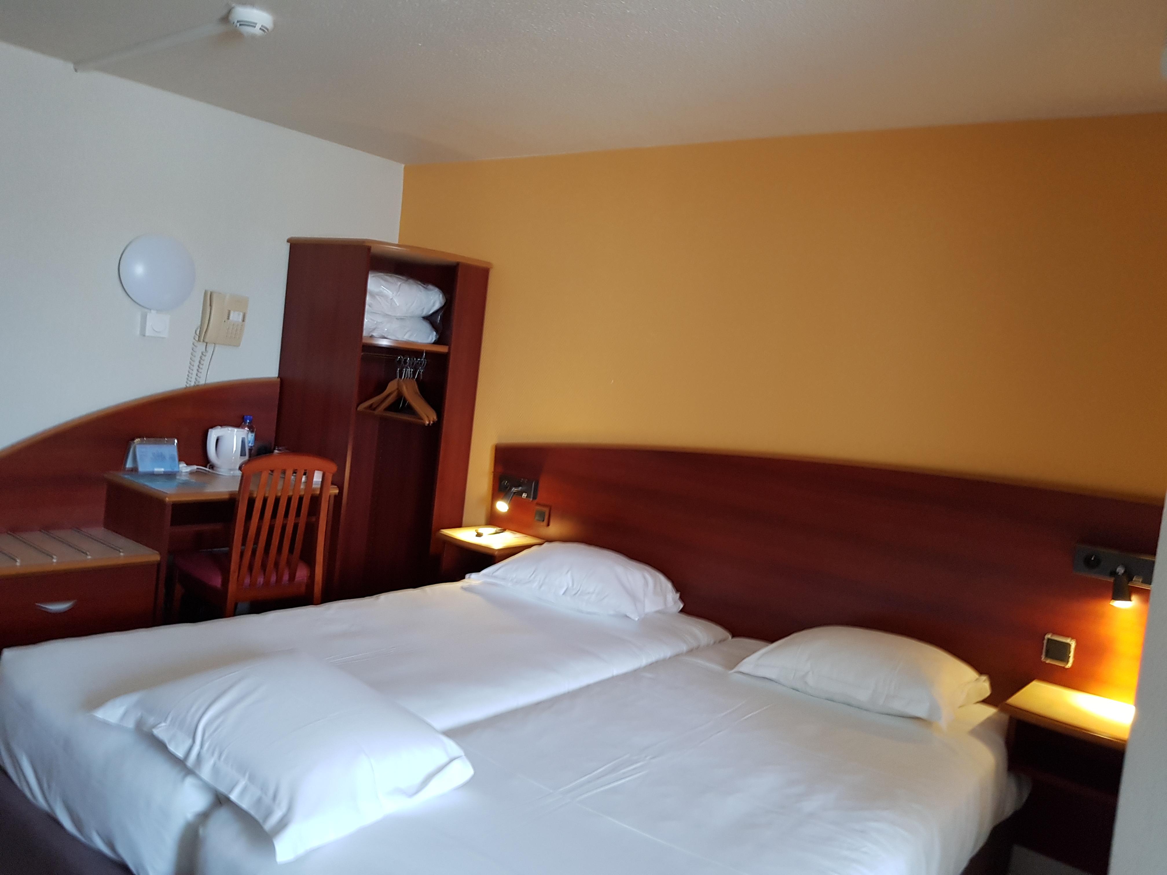 Comfort Hotel Etampes Exterior photo