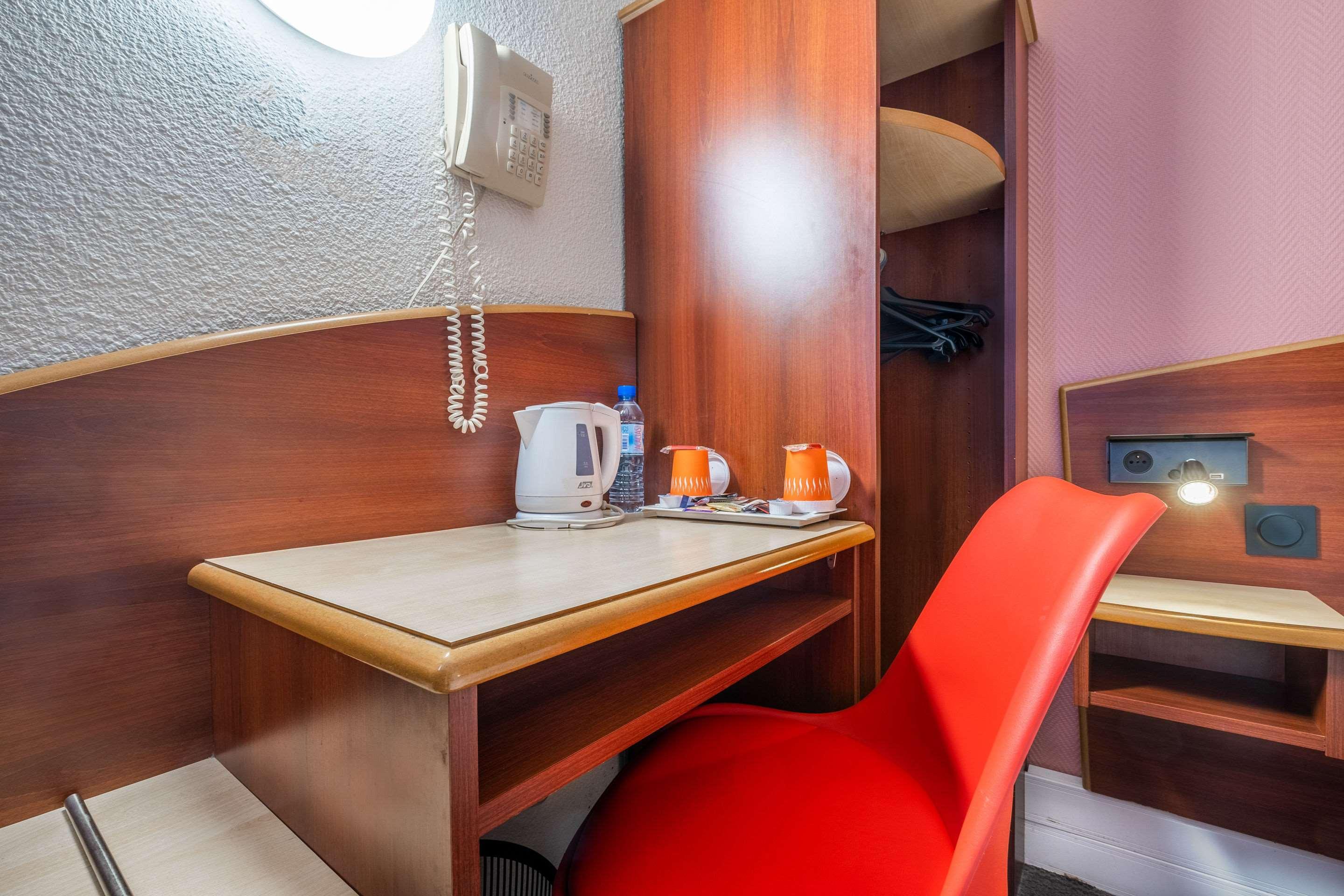 Comfort Hotel Etampes Exterior photo