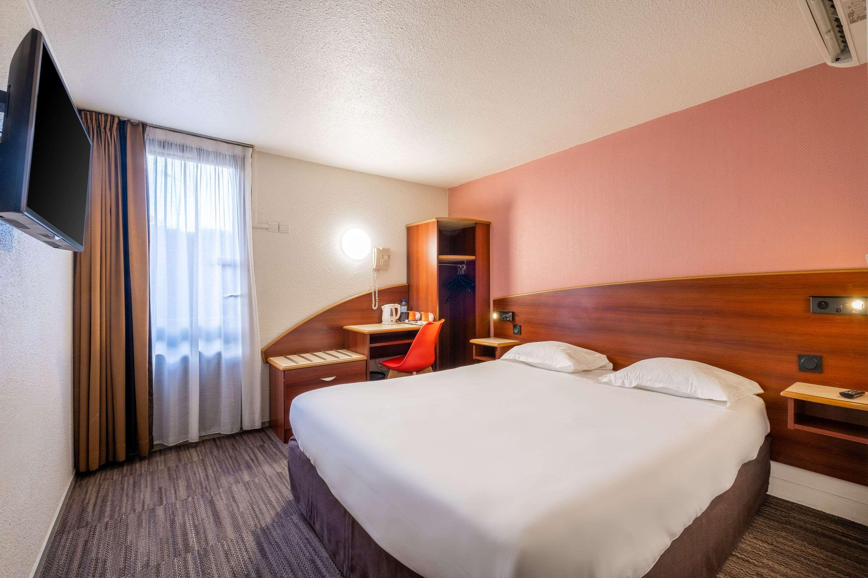 Comfort Hotel Etampes Exterior photo
