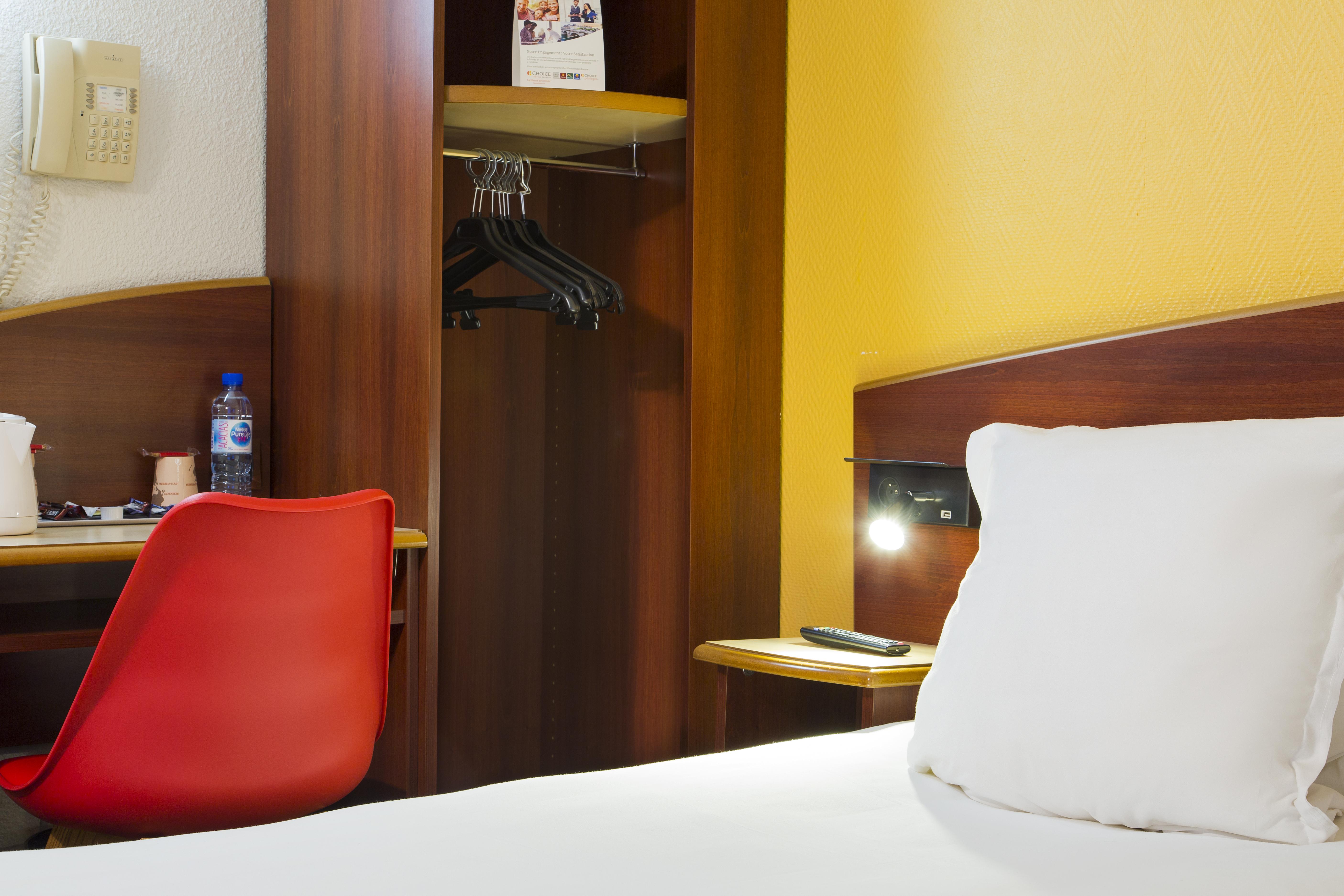 Comfort Hotel Etampes Exterior photo