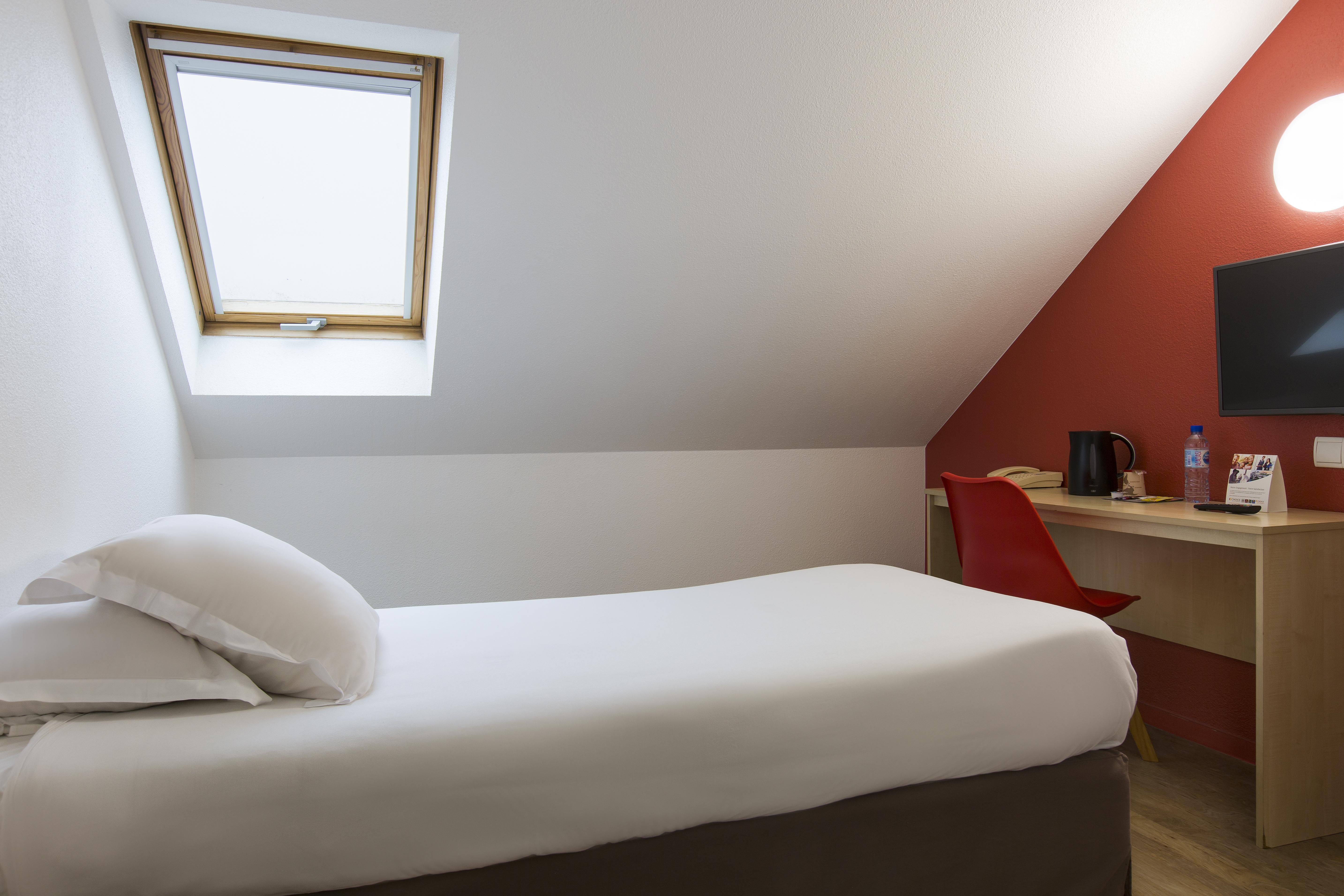 Comfort Hotel Etampes Exterior photo