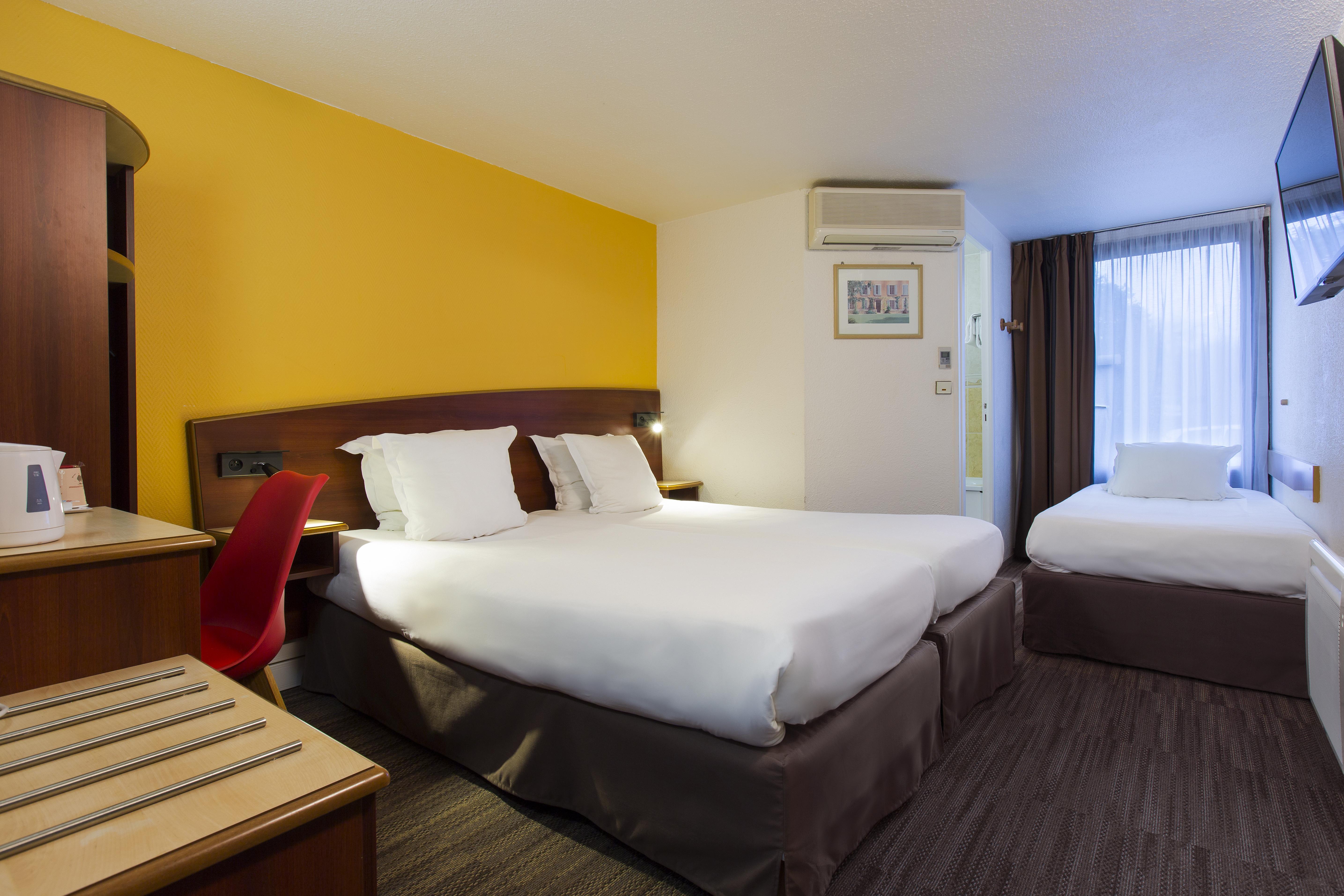 Comfort Hotel Etampes Exterior photo