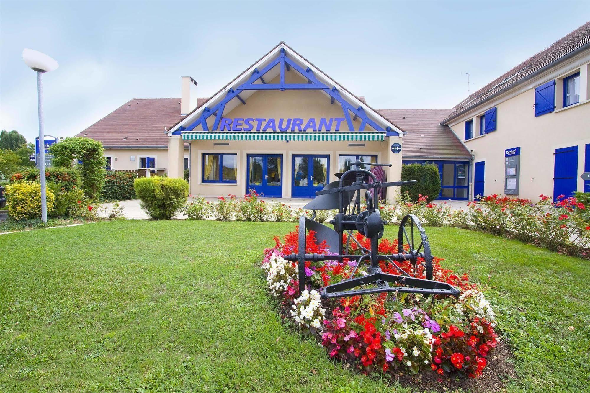 Comfort Hotel Etampes Exterior photo