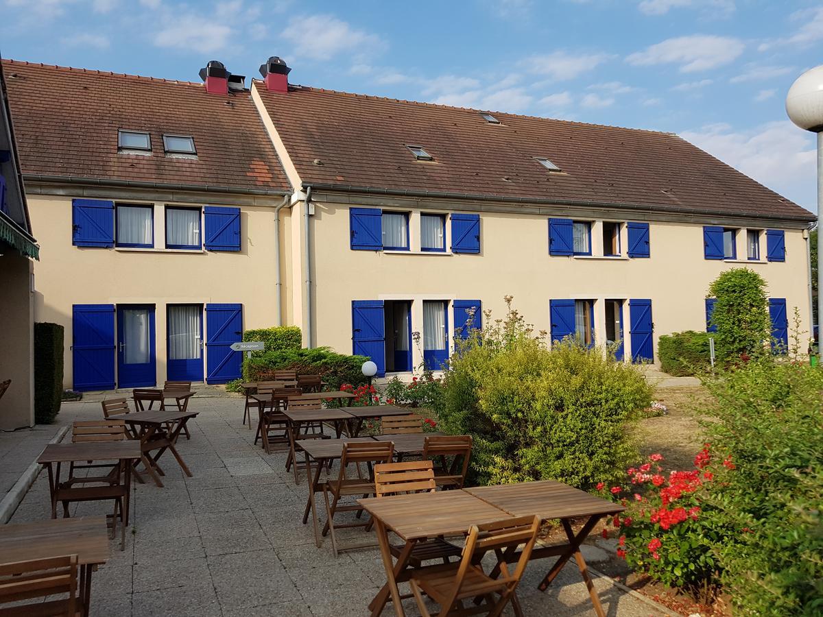 Comfort Hotel Etampes Exterior photo